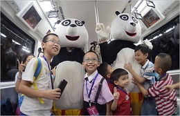 熊貓主題地鐵列車亮相成都啦！