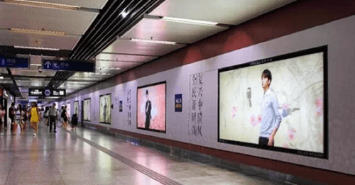 陳曉+裸眼3D驚現(xiàn)在地鐵櫥窗，還不趕緊去偶遇 ！