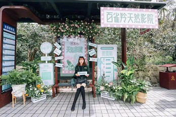 用巴士打造花園式移動天然影院，這波操作你見過么?