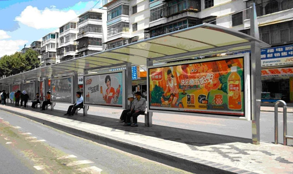 公交候車(chē)亭廣告