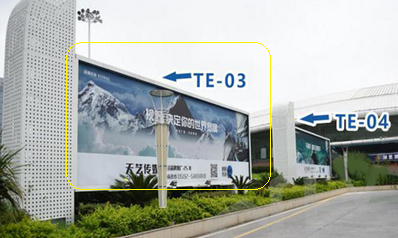 廈門郵輪中心廣場南側(cè)車道旁左側(cè)立式燈箱廣告