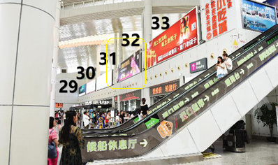 廈門郵輪中心安檢口通道上方左側(cè)墻面燈箱廣告