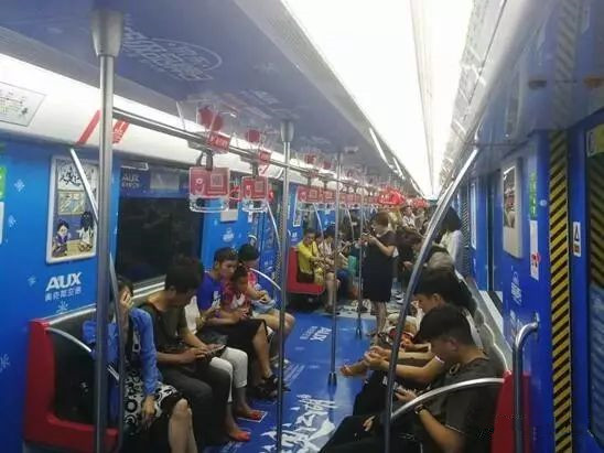 地鐵車(chē)內(nèi)廣告 地鐵車(chē)內(nèi)廣告