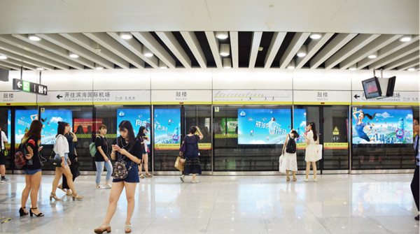 天津地鐵十二封燈箱廣告