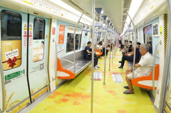 袋鼠媽媽杭州地鐵廣告 袋鼠媽媽杭州地鐵廣告