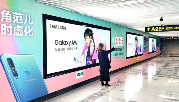 三星手機(jī)青島地鐵廣告 三星手機(jī)青島地鐵廣告