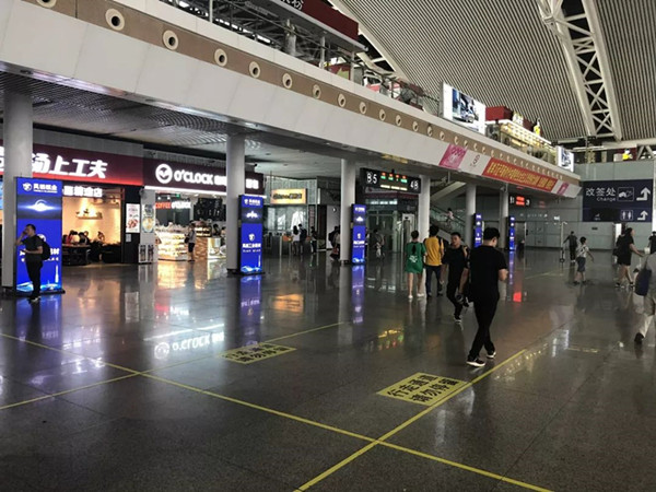 鳳鋁鋁業(yè)高鐵廣告 鳳鋁鋁業(yè)高鐵廣告