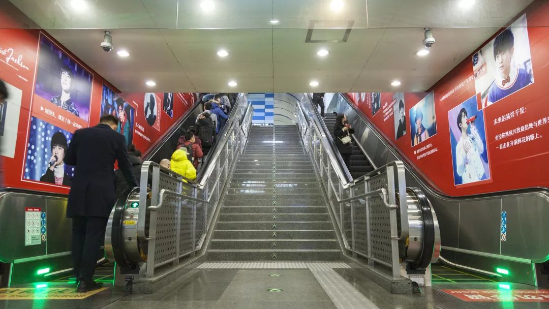 易烊千璽北京地鐵廣告 易烊千璽北京地鐵廣告