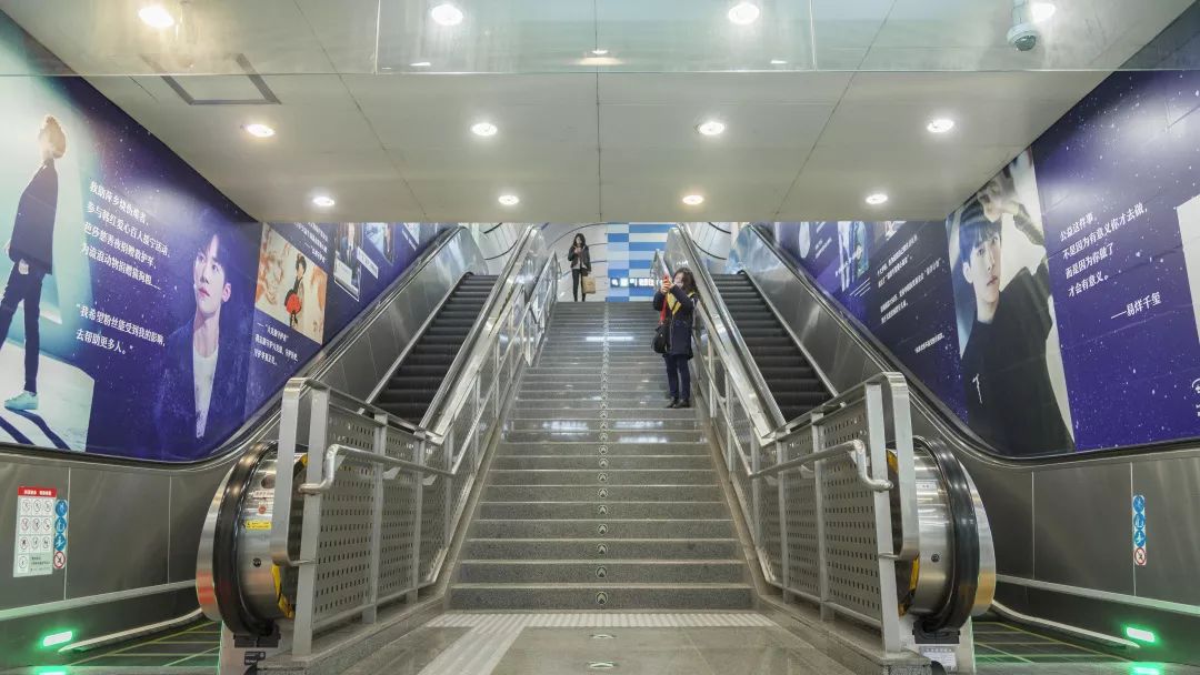 易烊千璽北京地鐵廣告 易烊千璽北京地鐵廣告