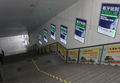 A1、B1電梯通道小燈箱廣告