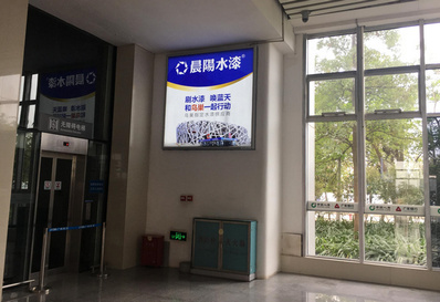 A1、B1電梯通道旁燈箱廣告