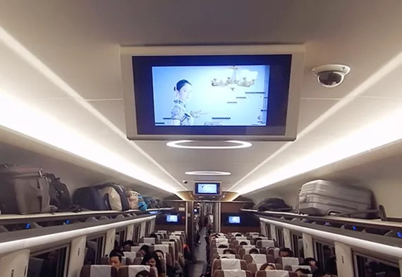 五光十色照明投放高鐵電視廣告，締造溫暖有愛的生活