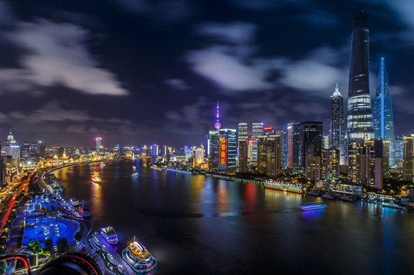 春節(jié)上?；ㄆ齑髲B廣告