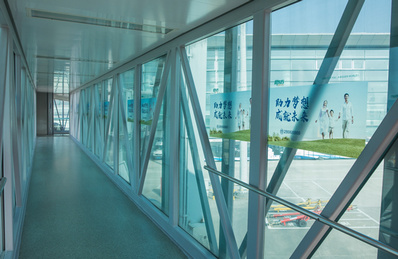 杭州機場廊橋區(qū)貼膜廣告