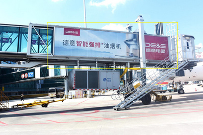 杭州機場廊橋區(qū)貼膜廣告