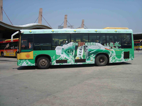 礦泉水飲料公交車體廣告