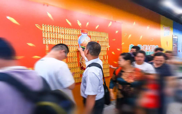 美汁源告訴你，飲品戶外廣告如何玩轉(zhuǎn)互動(dòng)營(yíng)銷