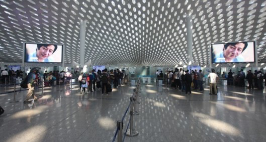 深圳寶安機場LED屏廣告