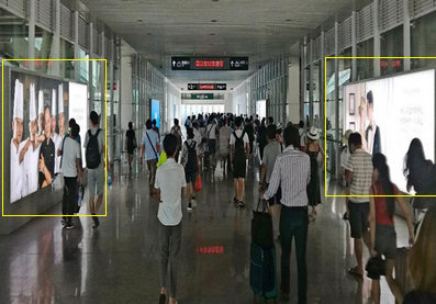 ?？跂|站到達(dá)出發(fā)廊橋墻體燈箱廣告