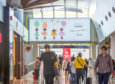 ?？跈C(jī)場國內(nèi)候機(jī)廳免稅店區(qū)域燈箱廣告