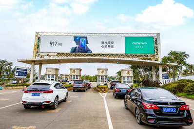 海口機(jī)場停車場出入口龍門架看板廣告