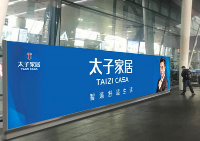 成都機(jī)場(chǎng)T2航站樓到達(dá)A、B出口之間燈箱廣告
