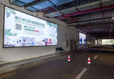 海口美蘭機(jī)場出租車排隊(duì)等候區(qū)燈箱廣告