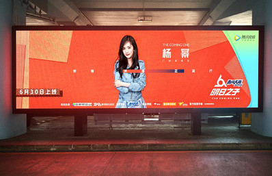 ?？跈C(jī)場到達(dá)出口LED大屏廣告