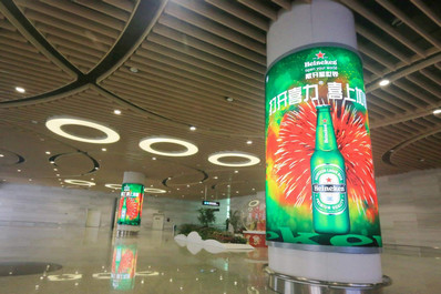 廈門機(jī)場F1一層行李提取廳包柱燈箱廣告