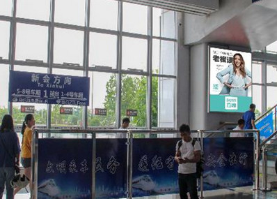 古鎮(zhèn)站A1、B1電梯通道旁包柱燈箱廣告