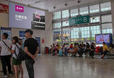 古鎮(zhèn)站售票廳近A、B進出站口燈箱廣告