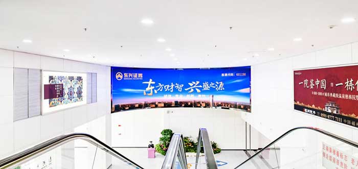 二層國(guó)內(nèi)到達(dá)電子媒體曲度屏