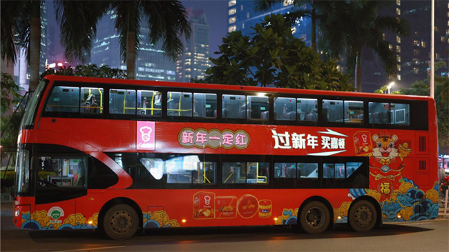 廣州公交車廣告又出新花樣，發(fā)光巴士來了！