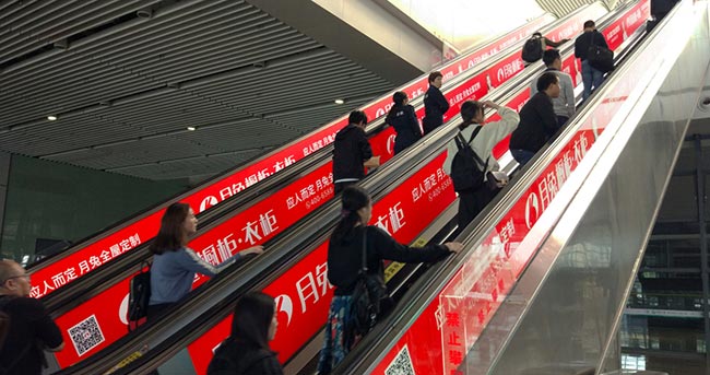 南昌高鐵站廣告中扶梯貼膜怎么樣？