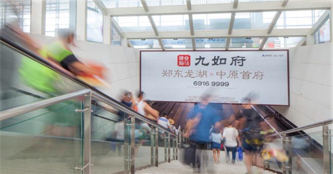 候車大廳閘機(jī)口梯楣燈箱廣告 候車大廳閘機(jī)口梯楣燈箱廣告