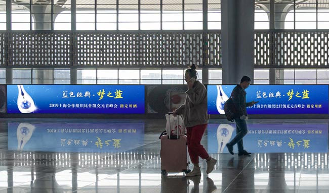 西進站大廳圍擋燈箱廣告 西進站大廳圍擋燈箱廣告