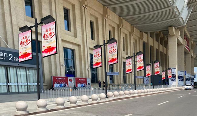 濟南高鐵站旋轉LED燈桿屏廣告