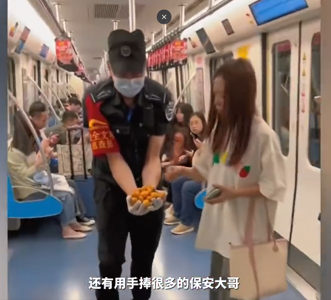 成都地鐵枇杷大營救#成都地鐵廣告隨視頻刷爆全網