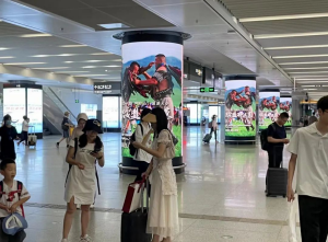 深圳北站換乘區(qū)包柱LED廣告價(jià)格，文旅景區(qū)旅游深圳北高鐵站廣告