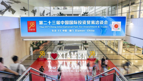 廈門機場最熱門廣告位？廈門機場到達迎賓廣告巨屏LED廣告牌價格