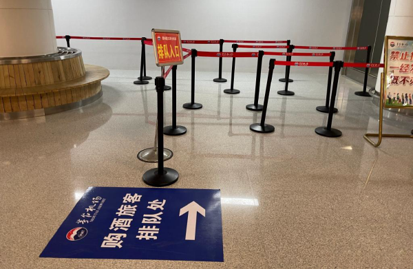 遵義茅臺機(jī)場廣告價格？遵義茅臺機(jī)場戶外立柱大牌廣告停車場廣告