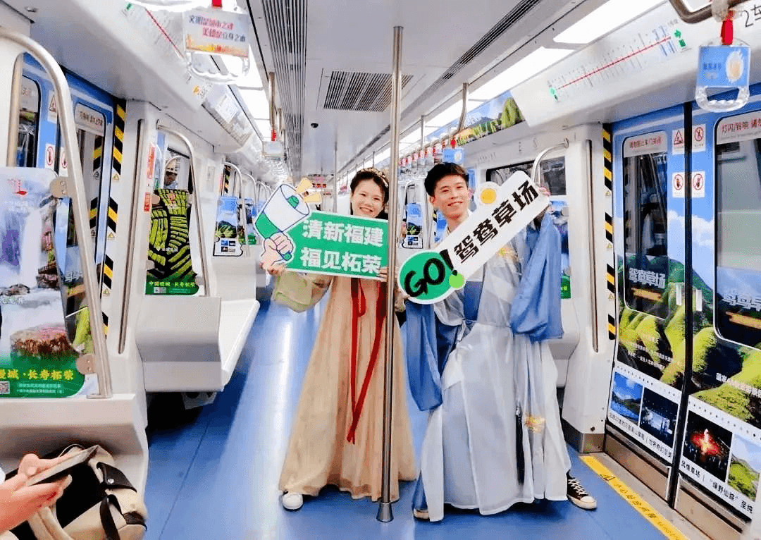 福州地鐵列車廣告駛向柘榮草場，藍(lán)天碧草絕美地鐵內(nèi)包車廣告價(jià)格