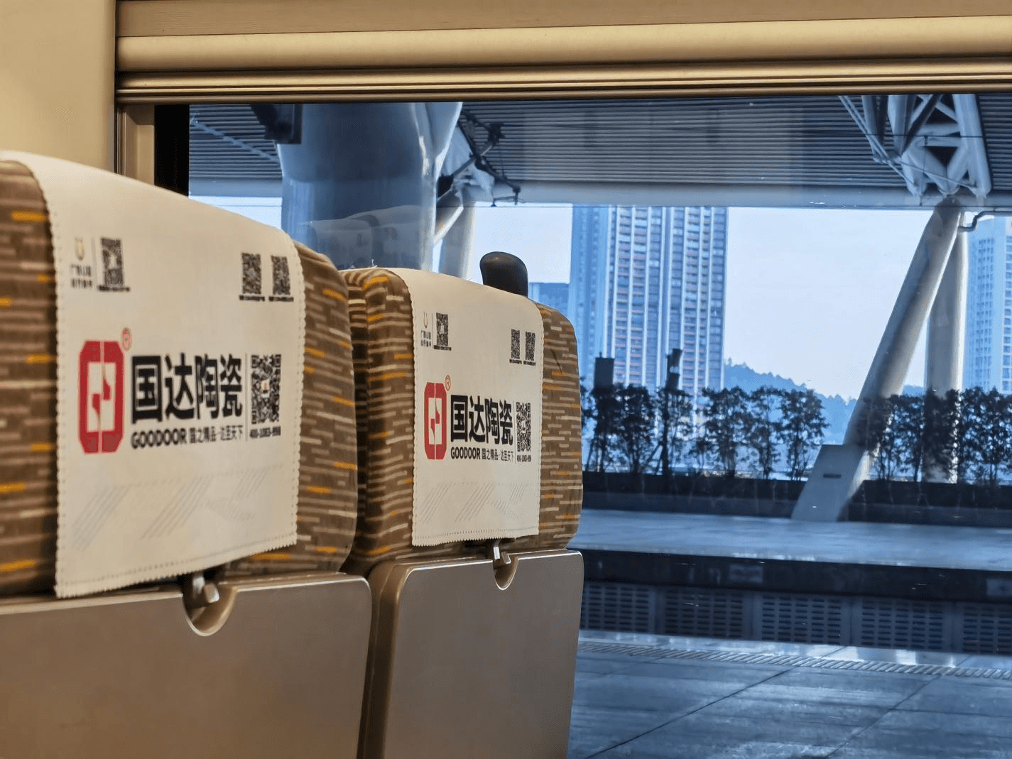 春運(yùn)高鐵列車頭枕巾廣告價(jià)格收費(fèi)多少？高鐵車廂座椅頭巾廣告案例