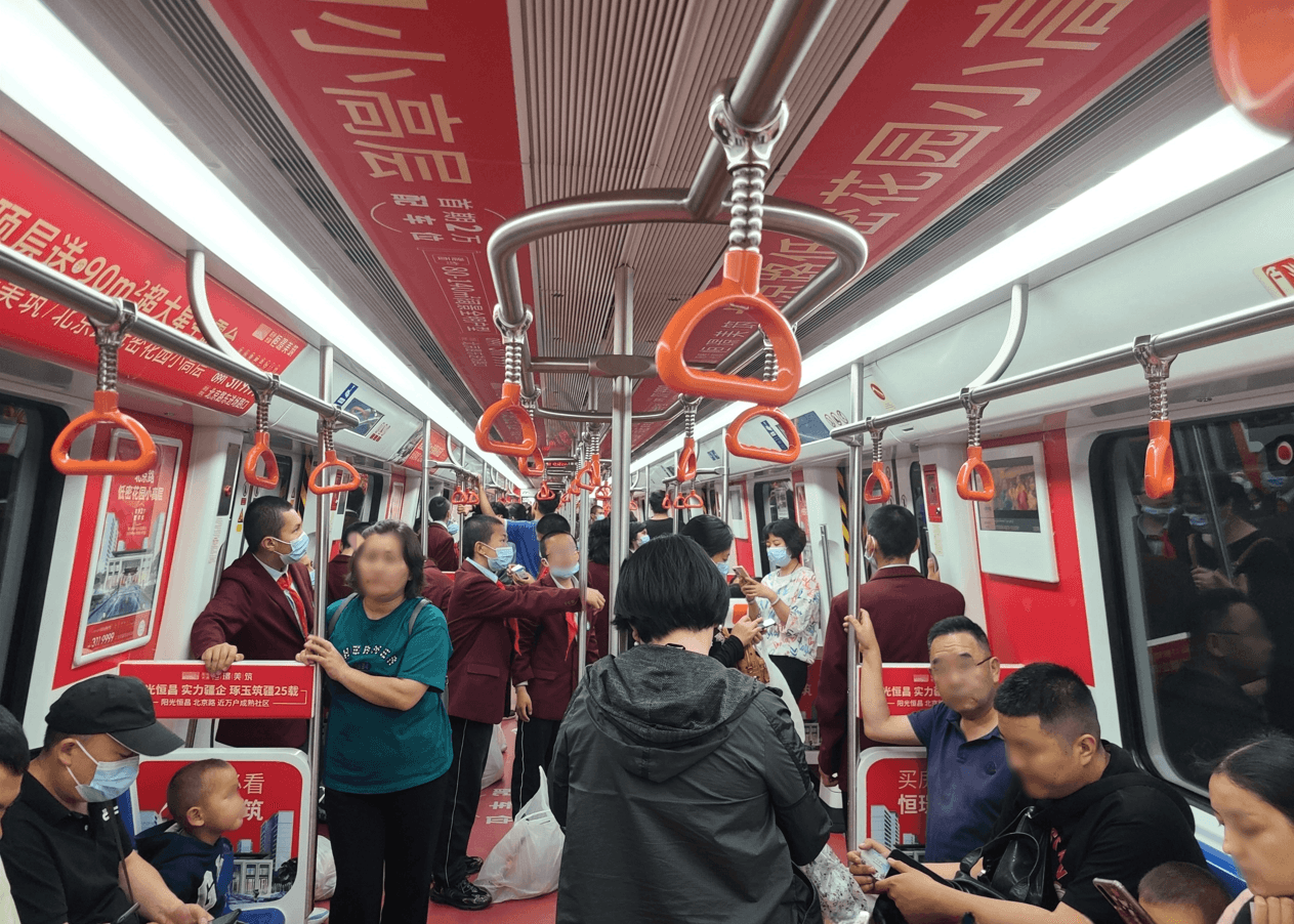 烏魯木齊地鐵列車廣告價(jià)格收費(fèi)？烏魯木齊地鐵內(nèi)包車廣告案例圖