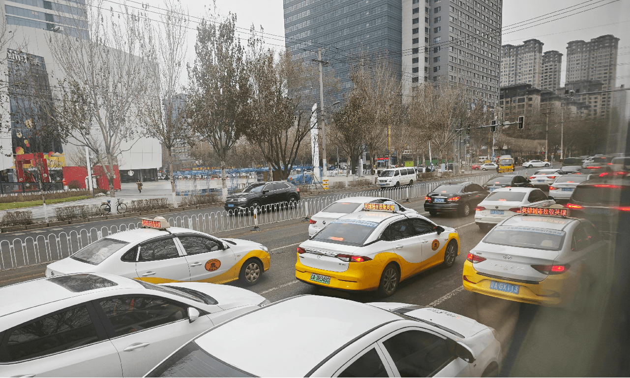 沈陽出租車廣告價格收費多少錢？沈陽出租車頂屏廣告節(jié)日慶典