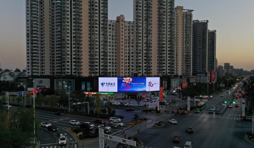 南昌洪城時代廣場LED大屏廣告價格收費，南昌紅谷灘橫屏廣告牌
