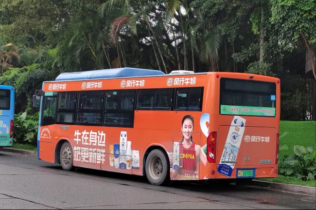 東莞公交車身巴士廣告價格線路收費(fèi)，東莞候車亭站臺站牌廣告價格