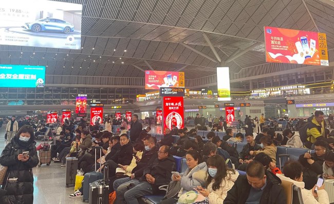 西安北站候車大廳廣告價格，西安北高鐵站最具性價比刷屏機(jī)廣告