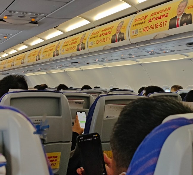南方航空客艙三件套廣告價格，南航頭枕巾座椅桌板行李架彩貼廣告