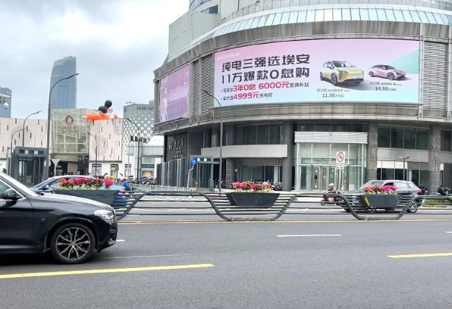 寧波天一廣場東門口戶外大牌廣告價格，寧波三江口外灘樓體廣告牌